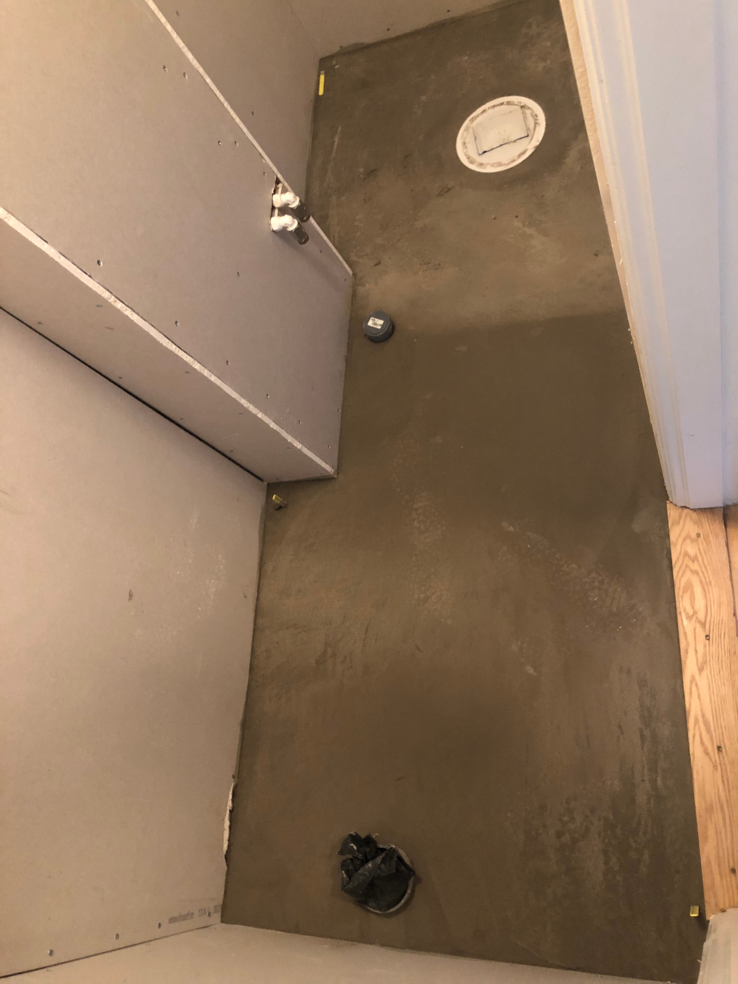 adiHERO Badrum, Majorna — Microcement i Göteborg, Majorna (bild 10)