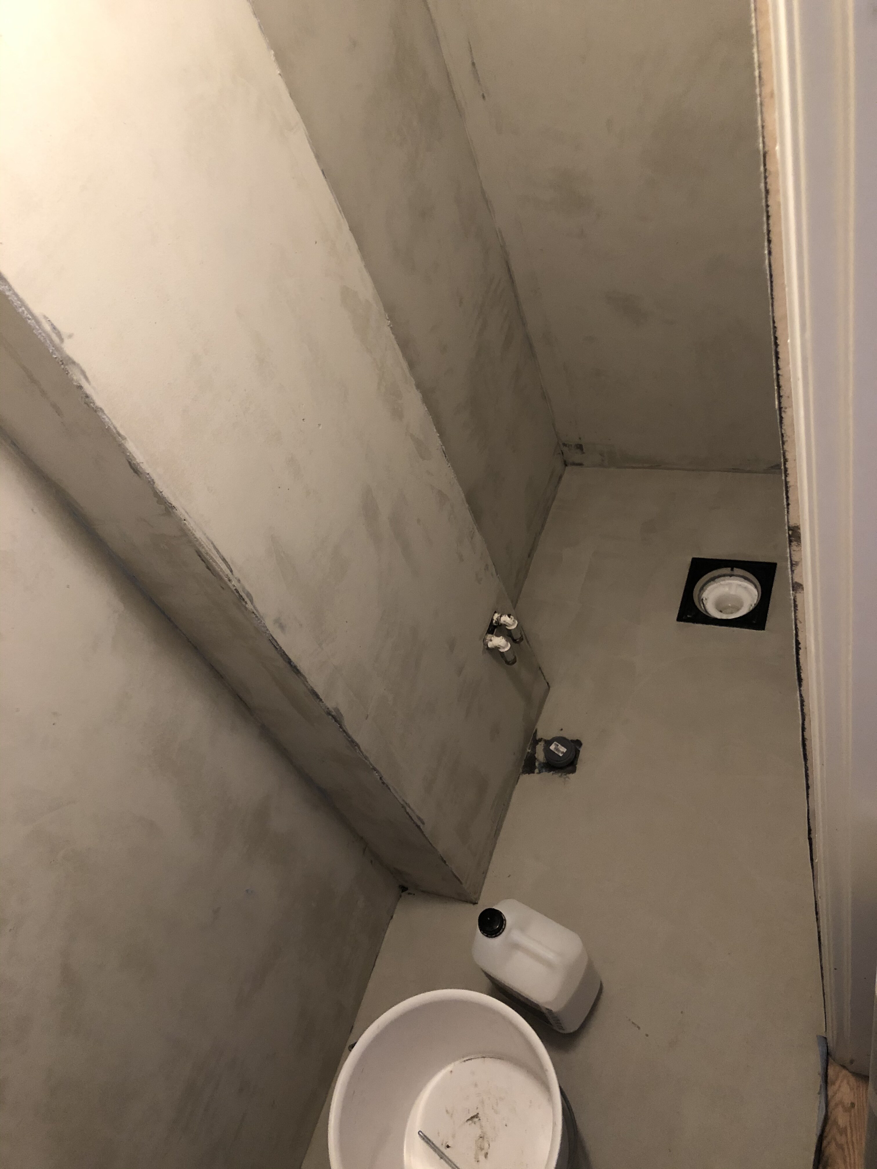 adiHERO Badrum, Majorna — Microcement i Göteborg, Majorna (bild 12)