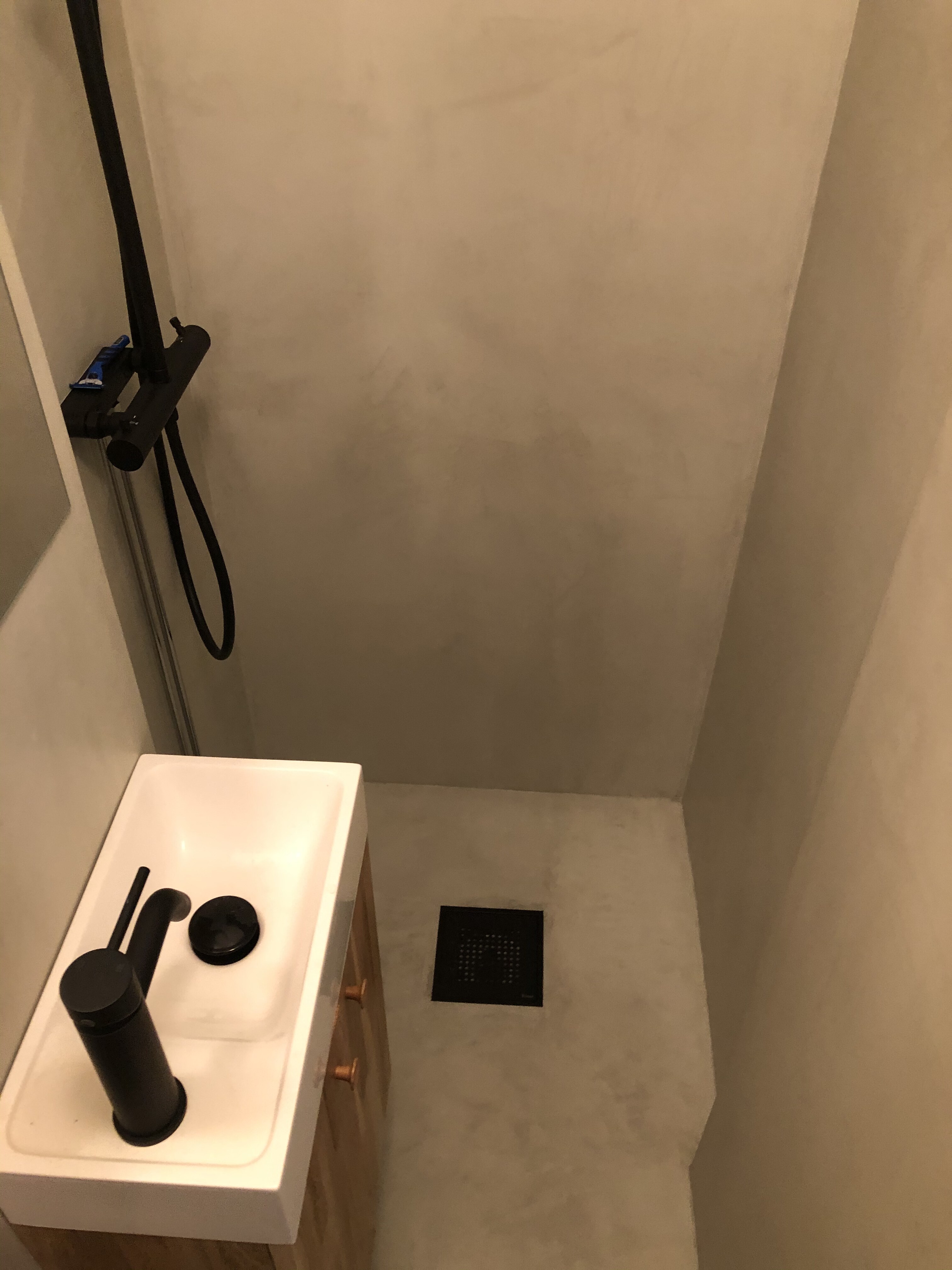 adiHERO Badrum, Majorna — Microcement i Göteborg, Majorna (bild 20)