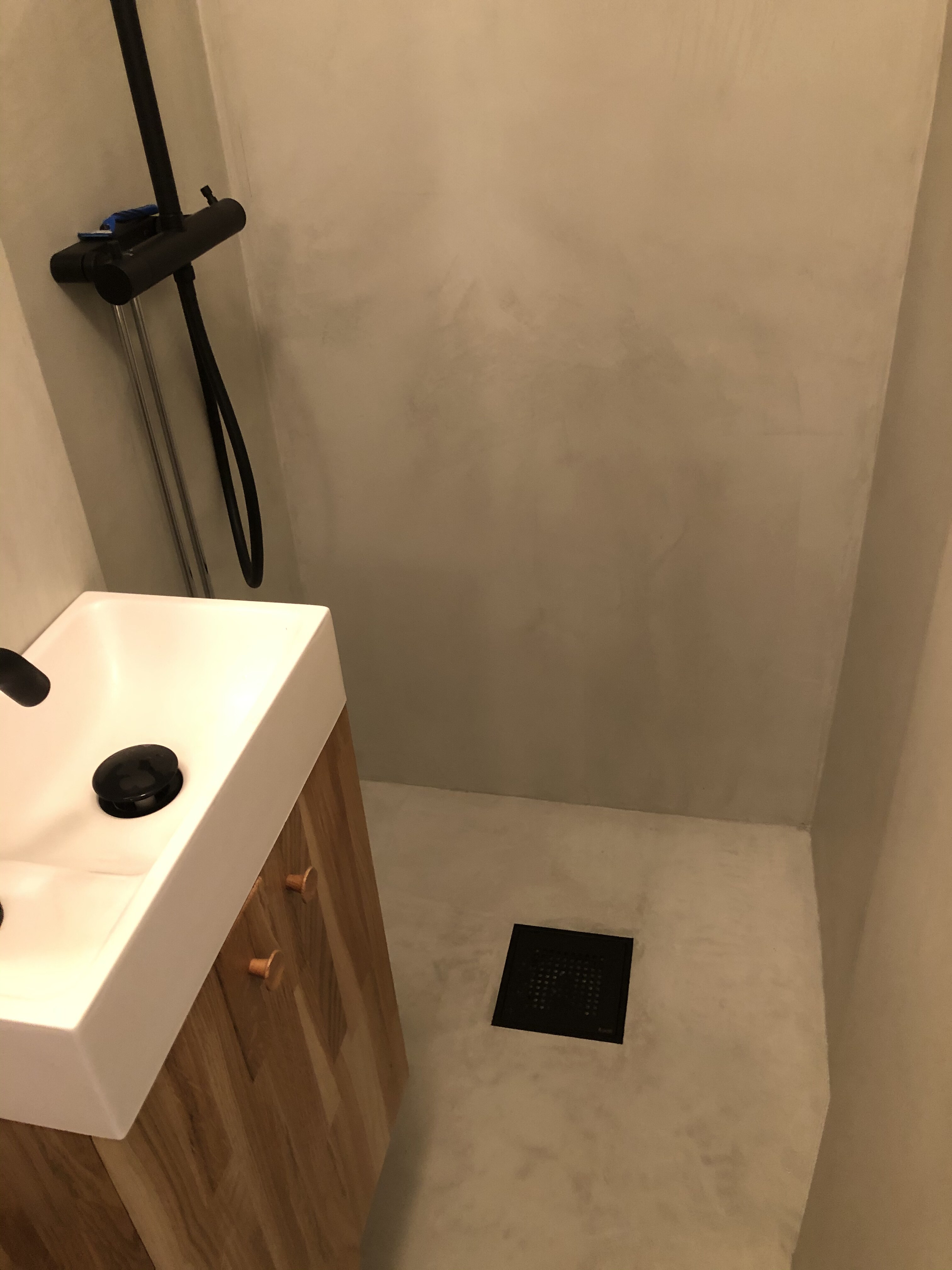 adiHERO Badrum, Majorna — Microcement i Göteborg, Majorna (bild 22)